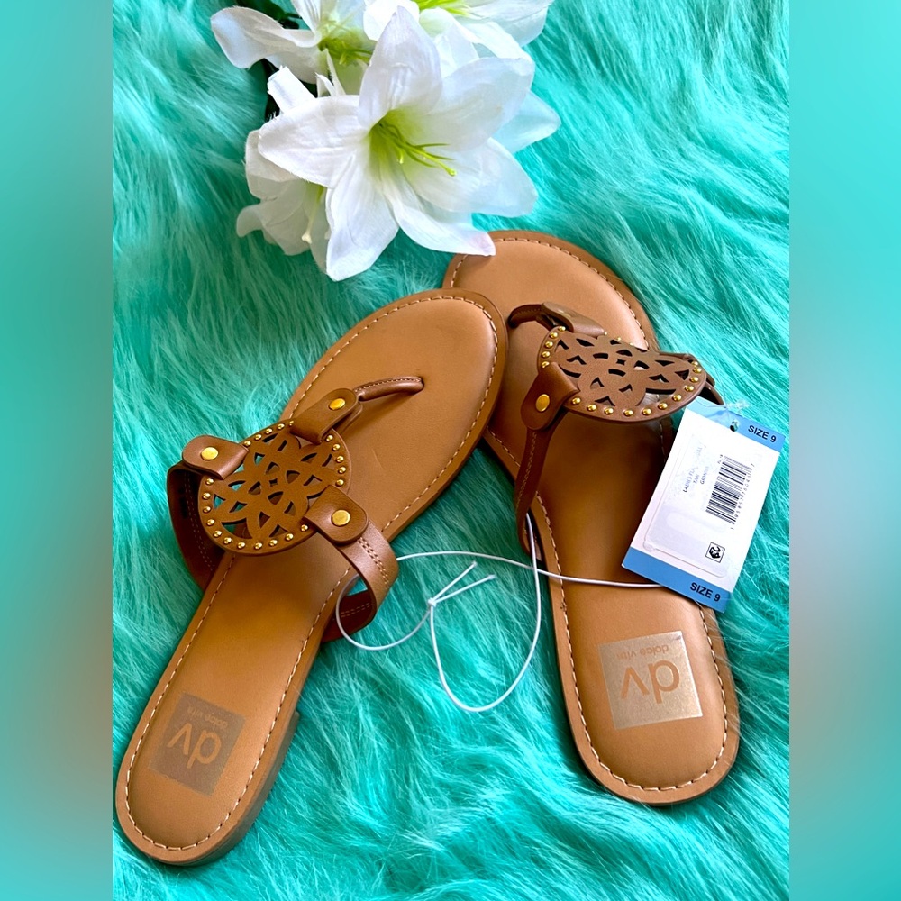 Women flat sandals by Gionna